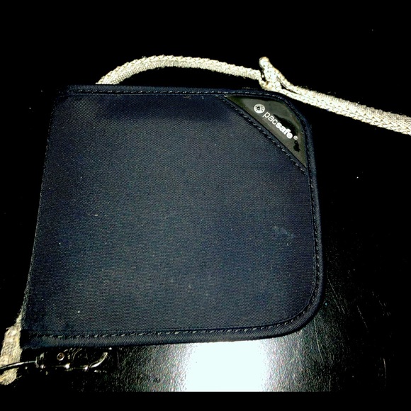 PACSAFE RFID Safe V100 Anti-theft RFID blocking - Picture 1 of 6